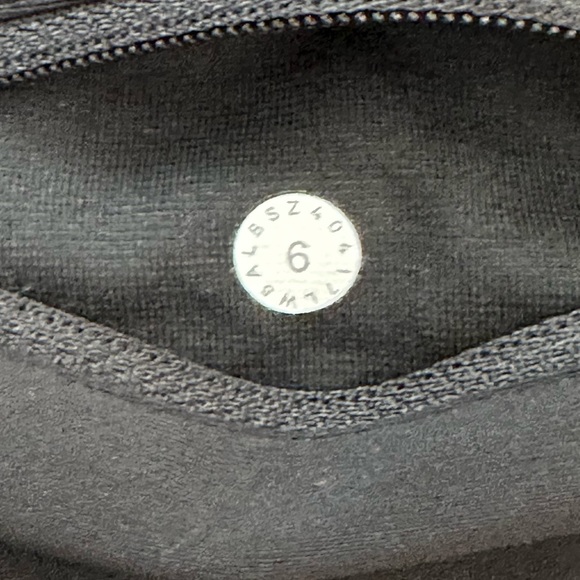 Lululemon Athletica Tight Stuff Black Reflective Dots Scalloped Hem Legg… - Picture 13 of 14